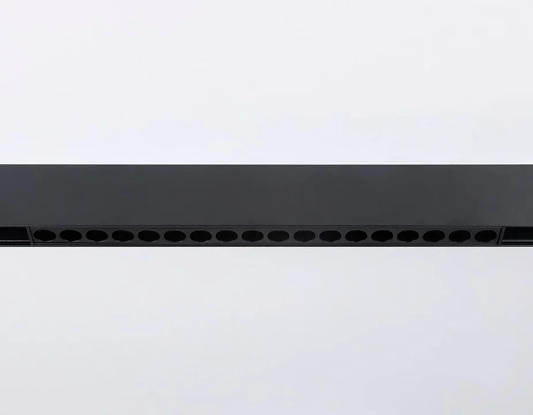 Светильник светодиодный для шинопровода Magnetic GL4030 BK черный IP20 18W 4200K 48V 24° 328*22*45