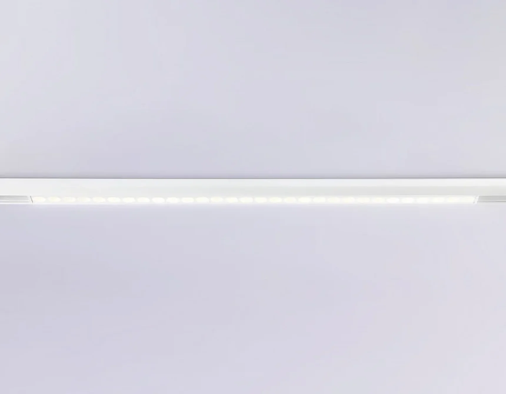 Светильник светодиодный трековый для шинопровода Magnetic GL4031 WH белый IP20 30W 4200K 48V 24° 550*22*45