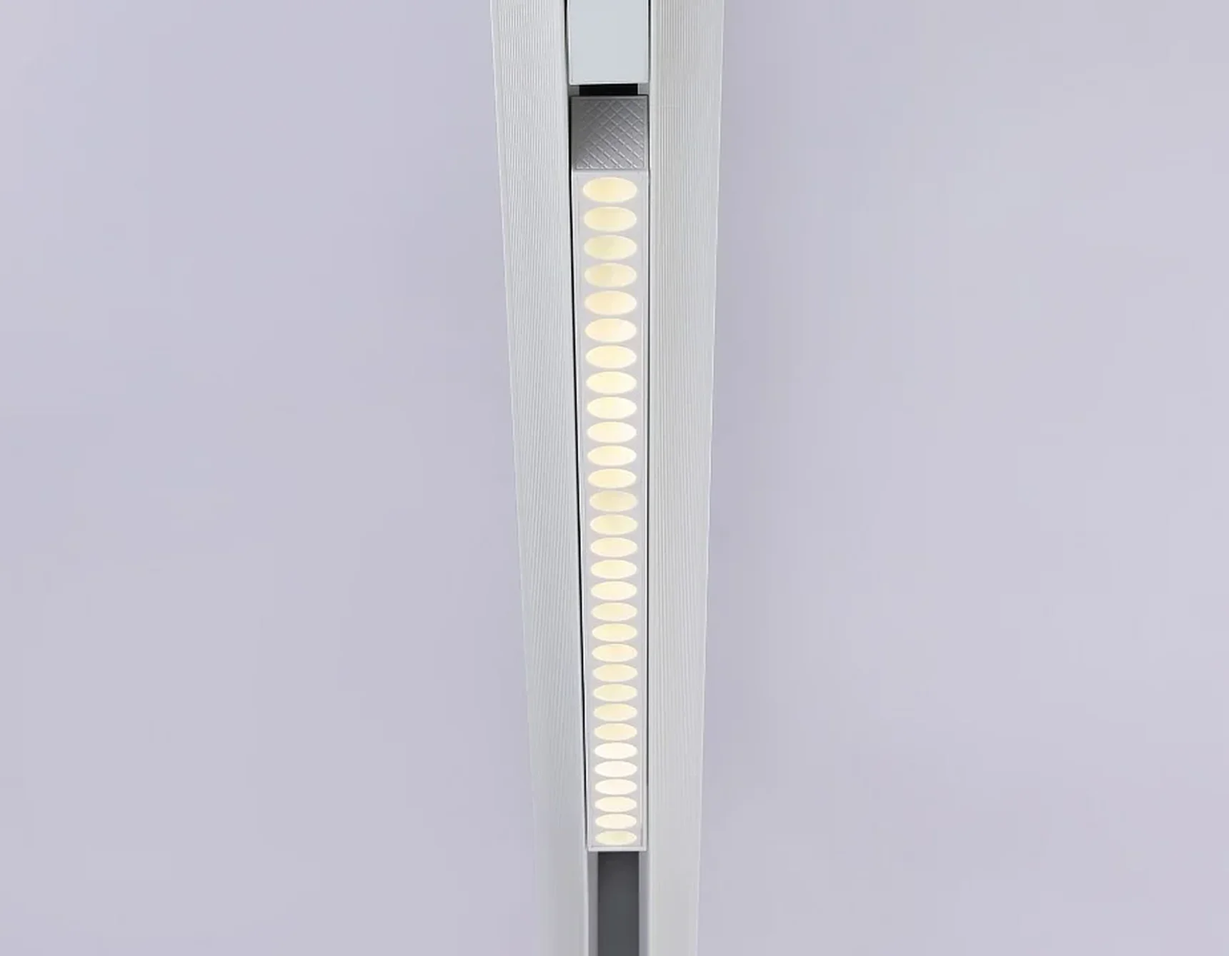 Светильник светодиодный трековый для шинопровода Magnetic GL4031 WH белый IP20 30W 4200K 48V 24° 550*22*45