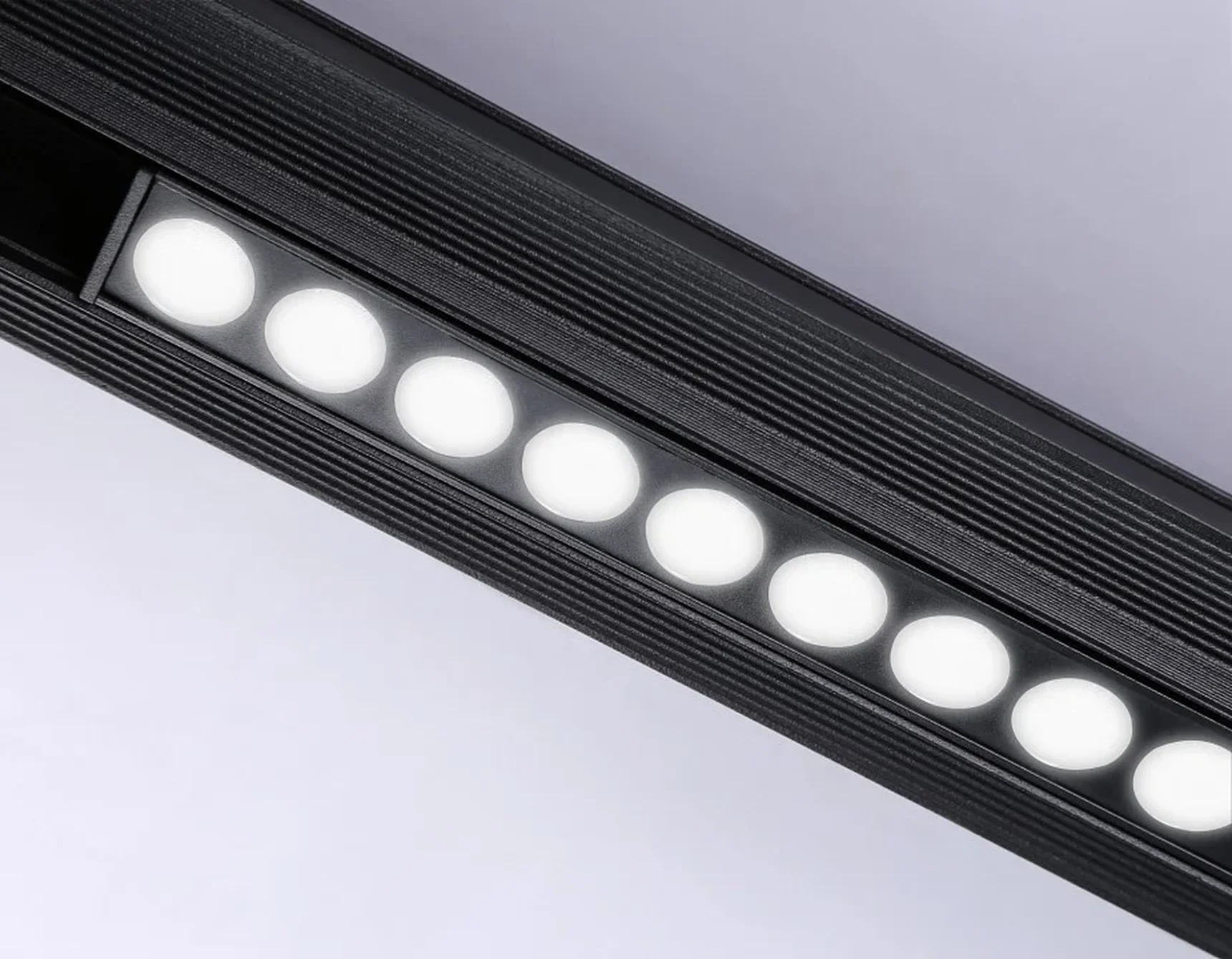 Светильник светодиодный трековый для шинопровода Magnetic GL4033 BK черный IP20 30W 4200K 48V 24° 550*22*45