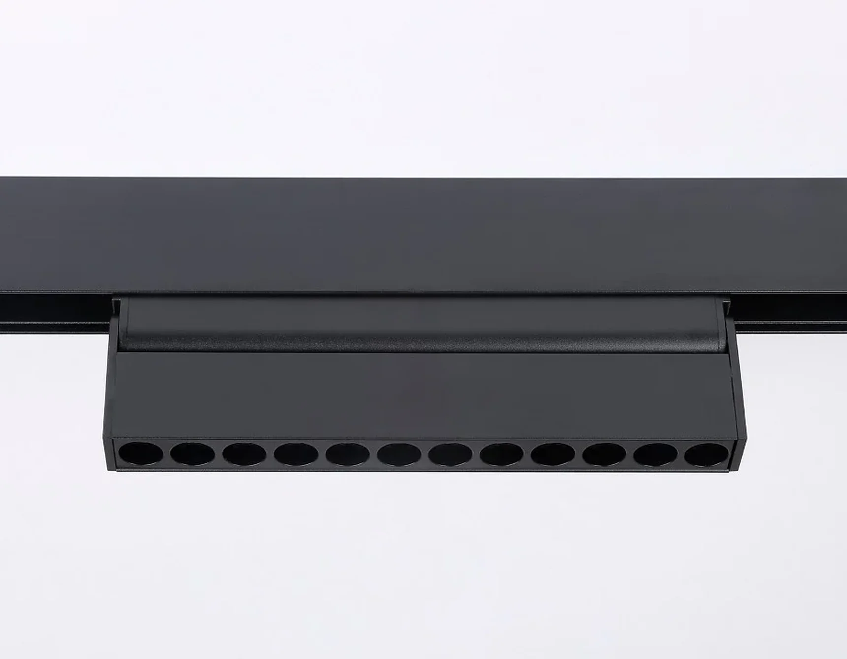 Светильник светодиодный поворотный для шинопровода Magnetic GL4048 BK черный IP20 12W 4200K 48V 24° 223*22*105