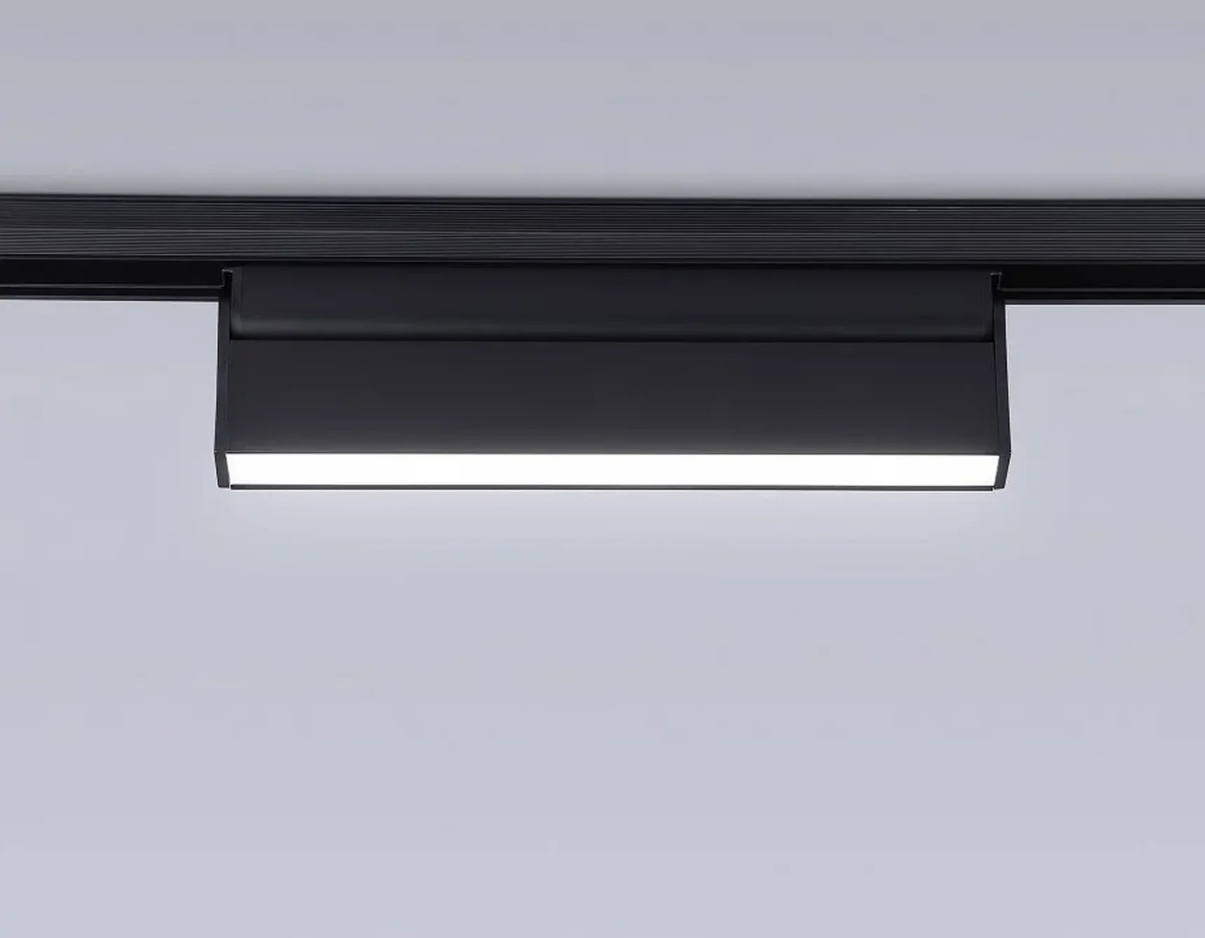 Светильник светодиодный трековый для шинопровода Magnetic GL4062 BK черный IP20 12W 4200K 48V 223*22*105