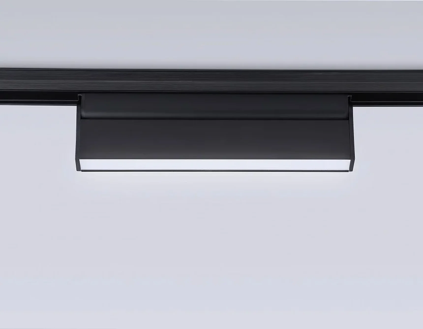Светильник светодиодный трековый для шинопровода Magnetic GL4062 BK черный IP20 12W 4200K 48V 223*22*105