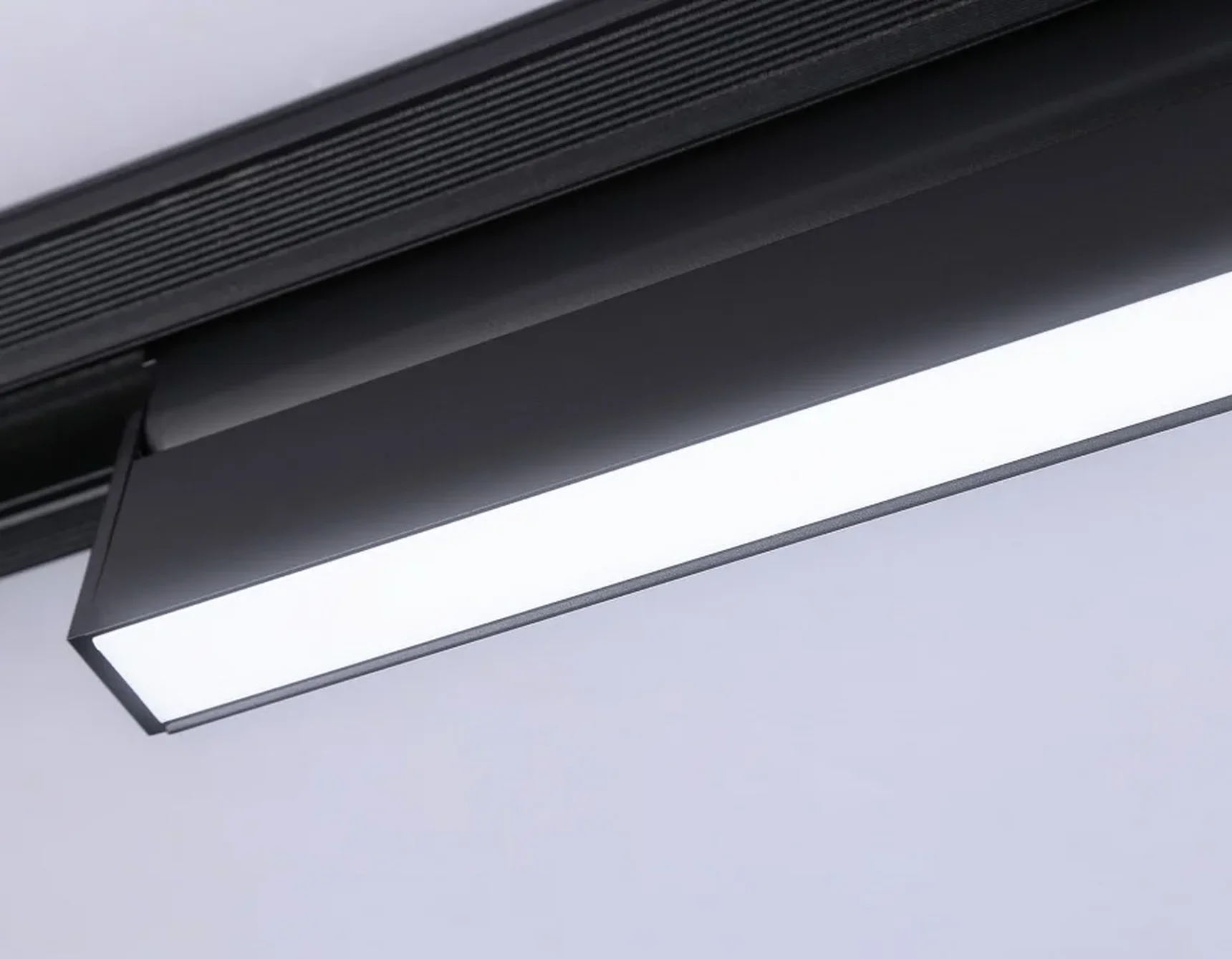 Светильник светодиодный трековый для шинопровода Magnetic GL4062 BK черный IP20 12W 4200K 48V 223*22*105
