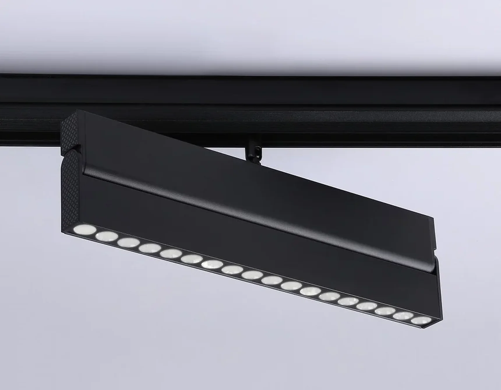 Светильник светодиодный трековый для шинопровода Magnetic GL4081 BK черный 18W 4200K 48V 24° 325*22*45
