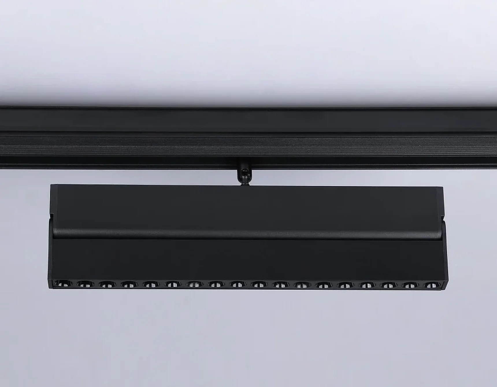 Светильник светодиодный трековый для шинопровода Magnetic GL4081 BK черный 18W 4200K 48V 24° 325*22*45