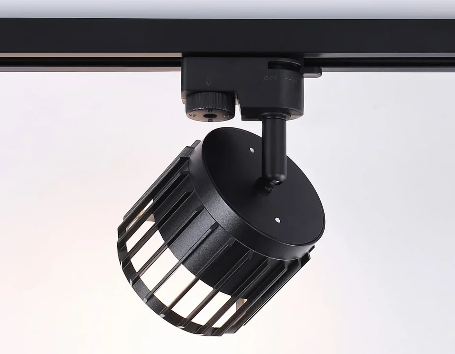 Трековый однофазный светильник со сменной лампой GL5349 BK черный GX53 D100*80