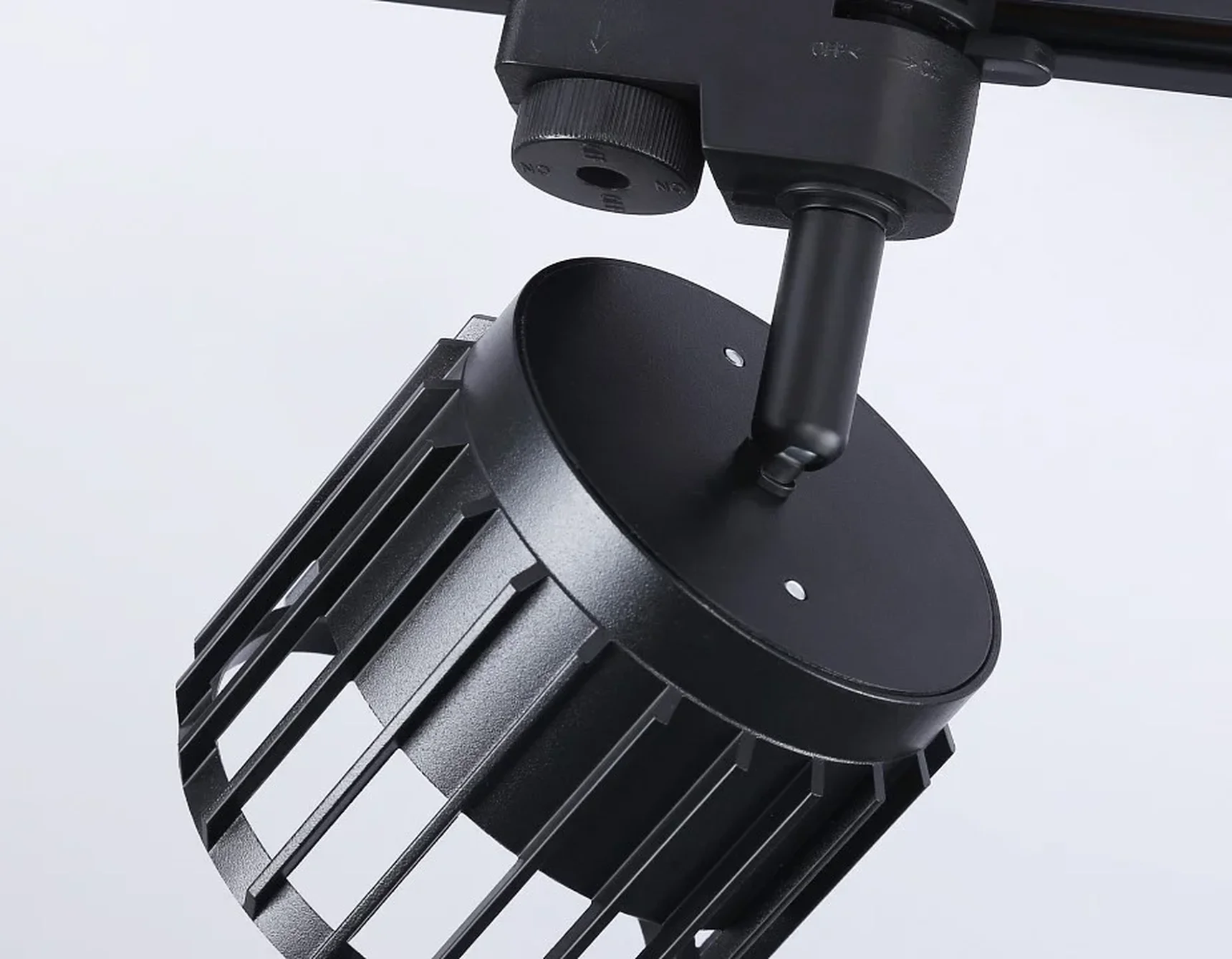 Трековый однофазный светильник со сменной лампой GL5349 BK черный GX53 D100*80