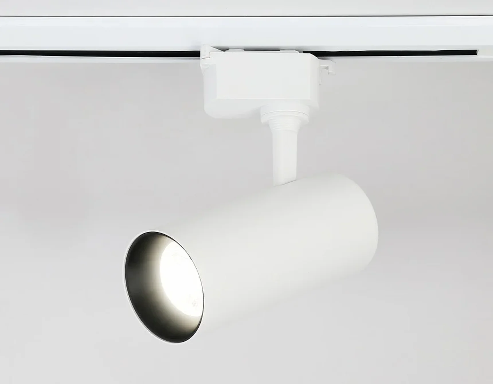 Cветильник светодиодный трековый GL5821 WH белый LED 15W 4200K 24°