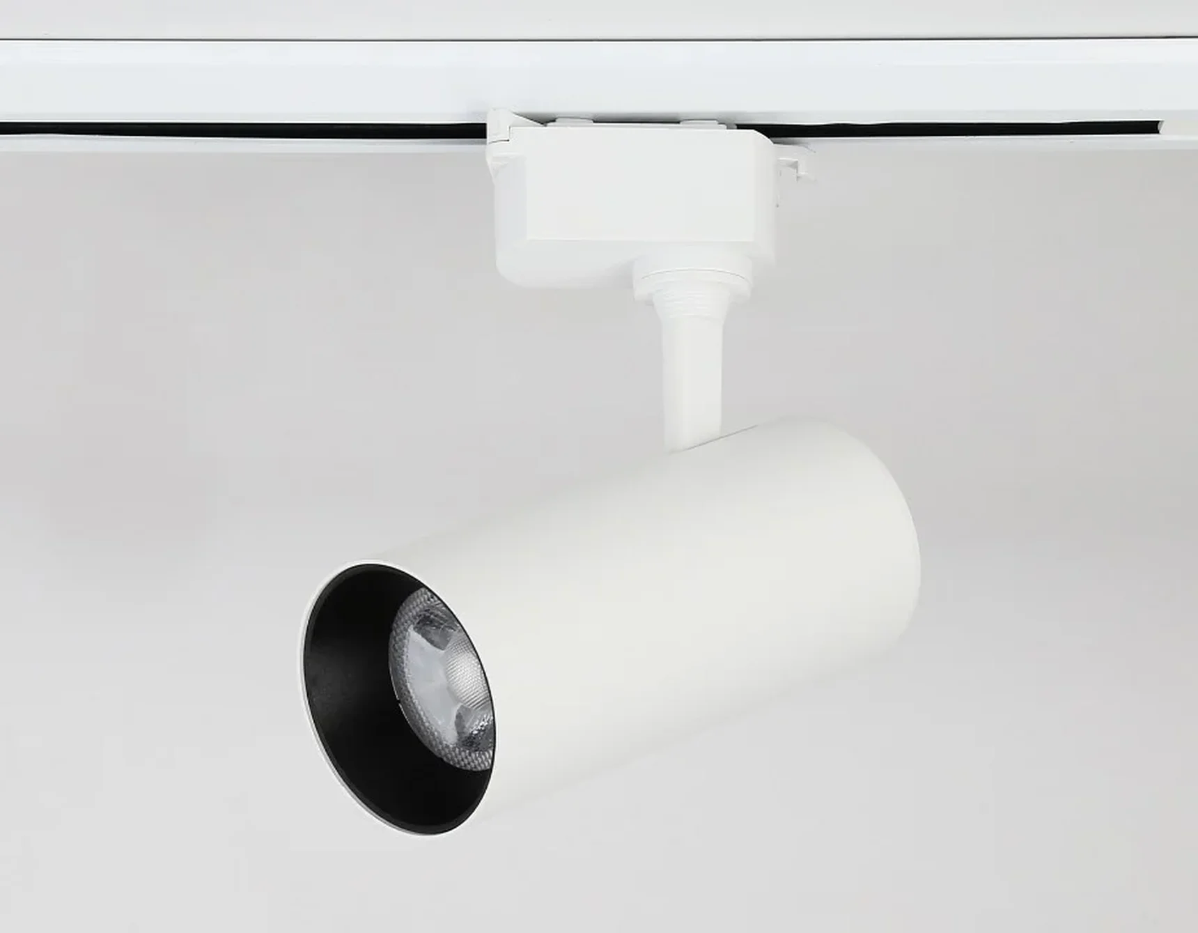 Cветильник светодиодный трековый GL5821 WH белый LED 15W 4200K 24°