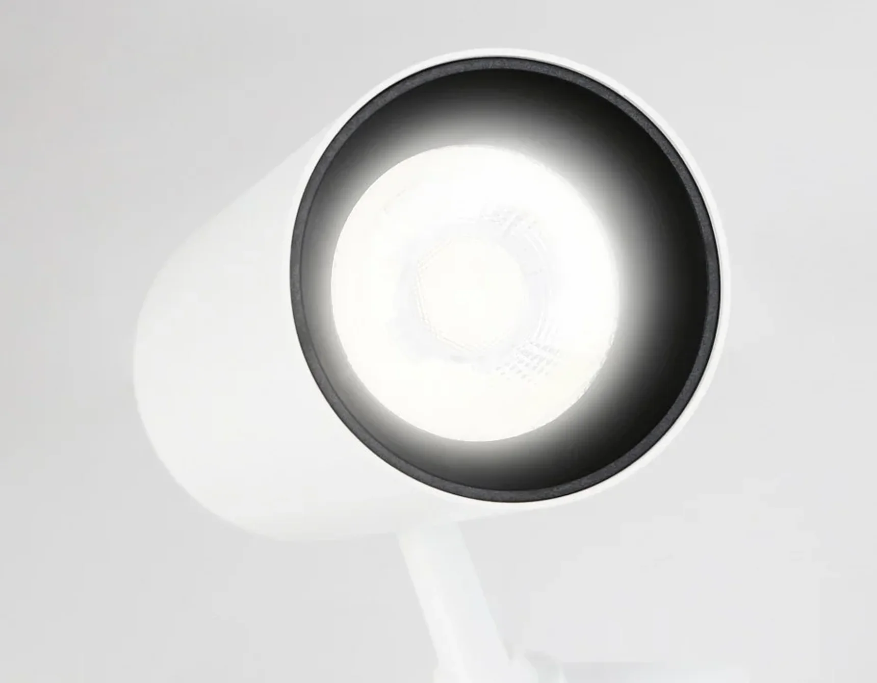 Cветильник светодиодный трековый GL5821 WH белый LED 15W 4200K 24°