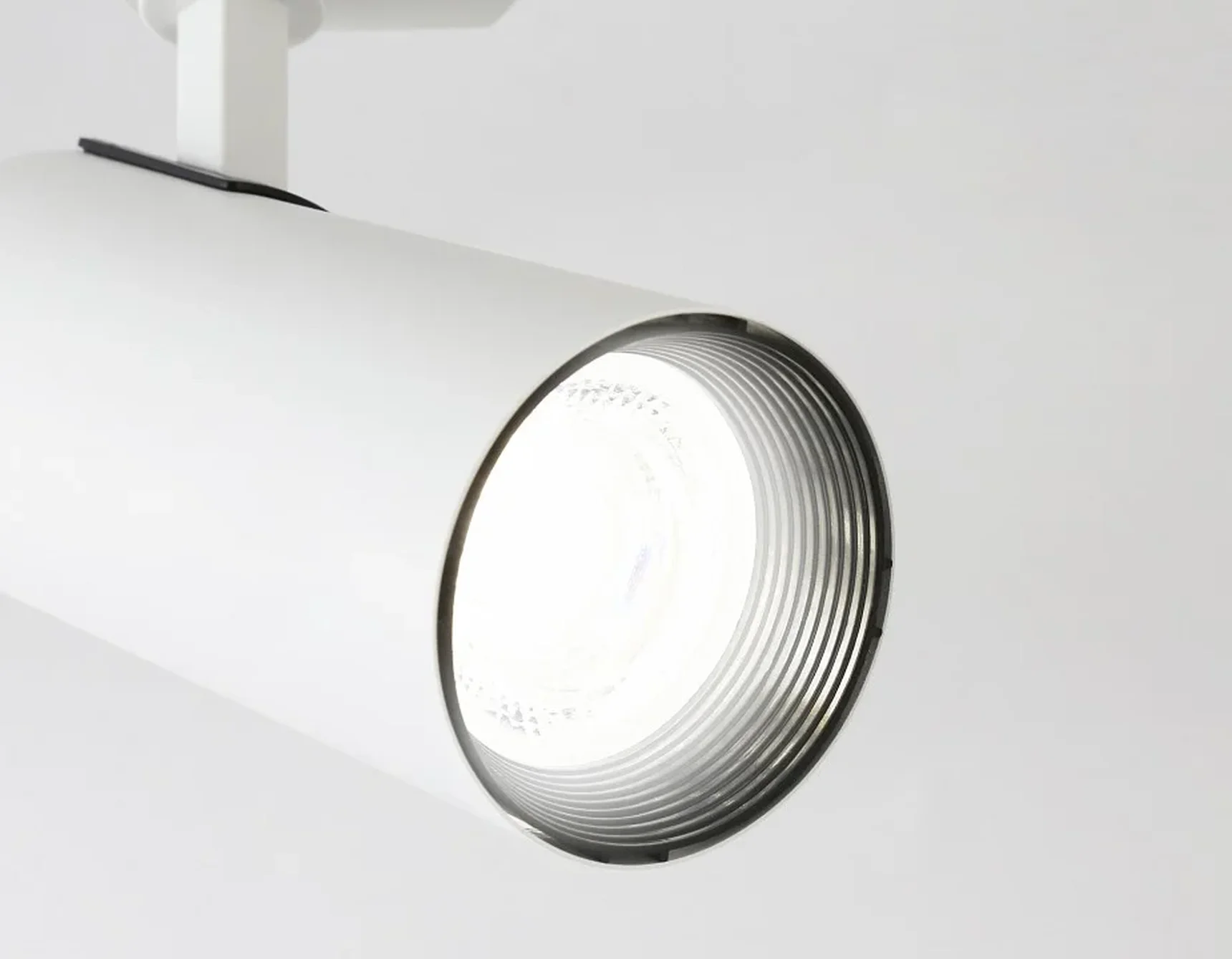 Cветильник светодиодный трековый GL5822 WH белый LED 24W 4200K 24°