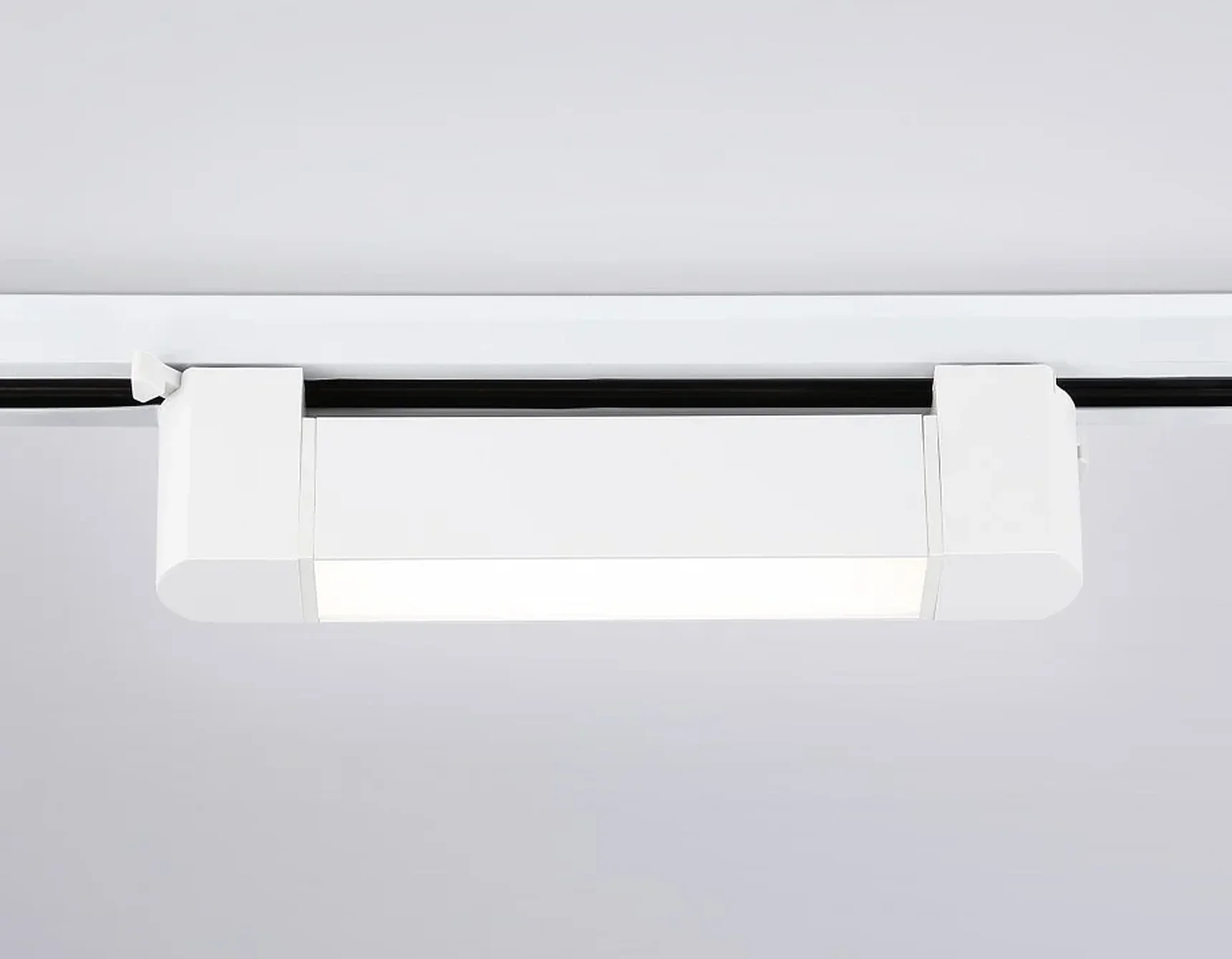 Светильник светодиодный трековый однофазный GL6724 WH белый IP20 10W 4200K 192*35*57