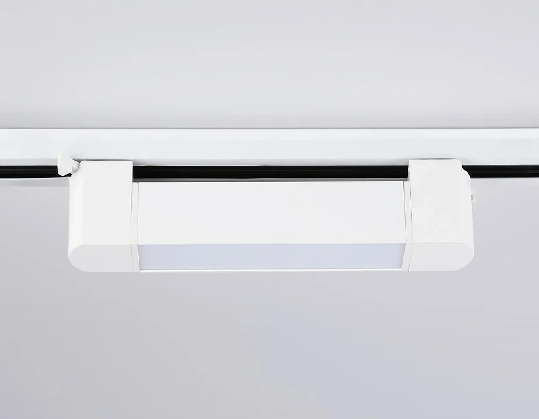 Светильник светодиодный трековый однофазный GL6724 WH белый IP20 10W 4200K 192*35*57