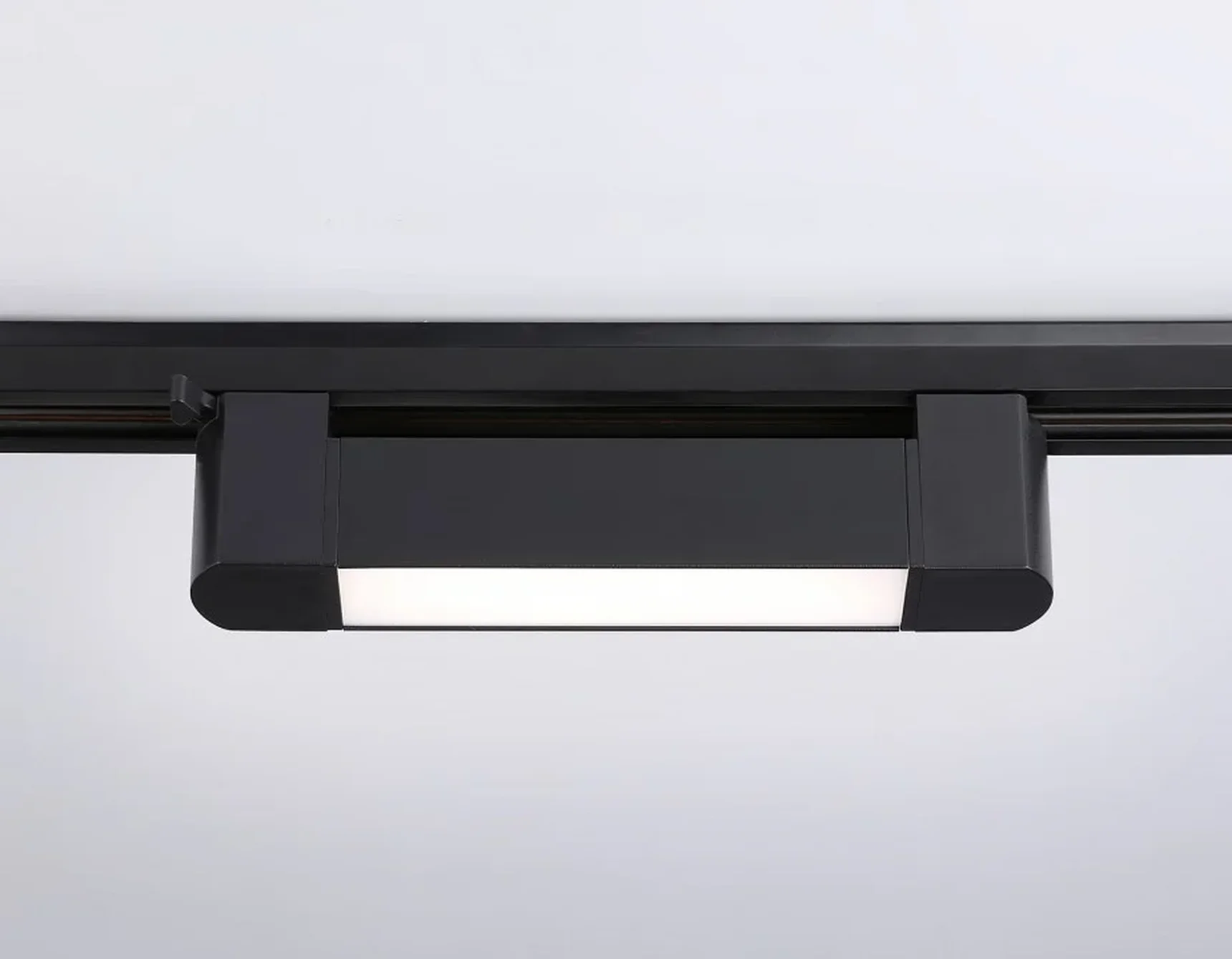 Светильник светодиодный трековый однофазный GL6727 BK черный IP20 10W 4200K 192*35*57