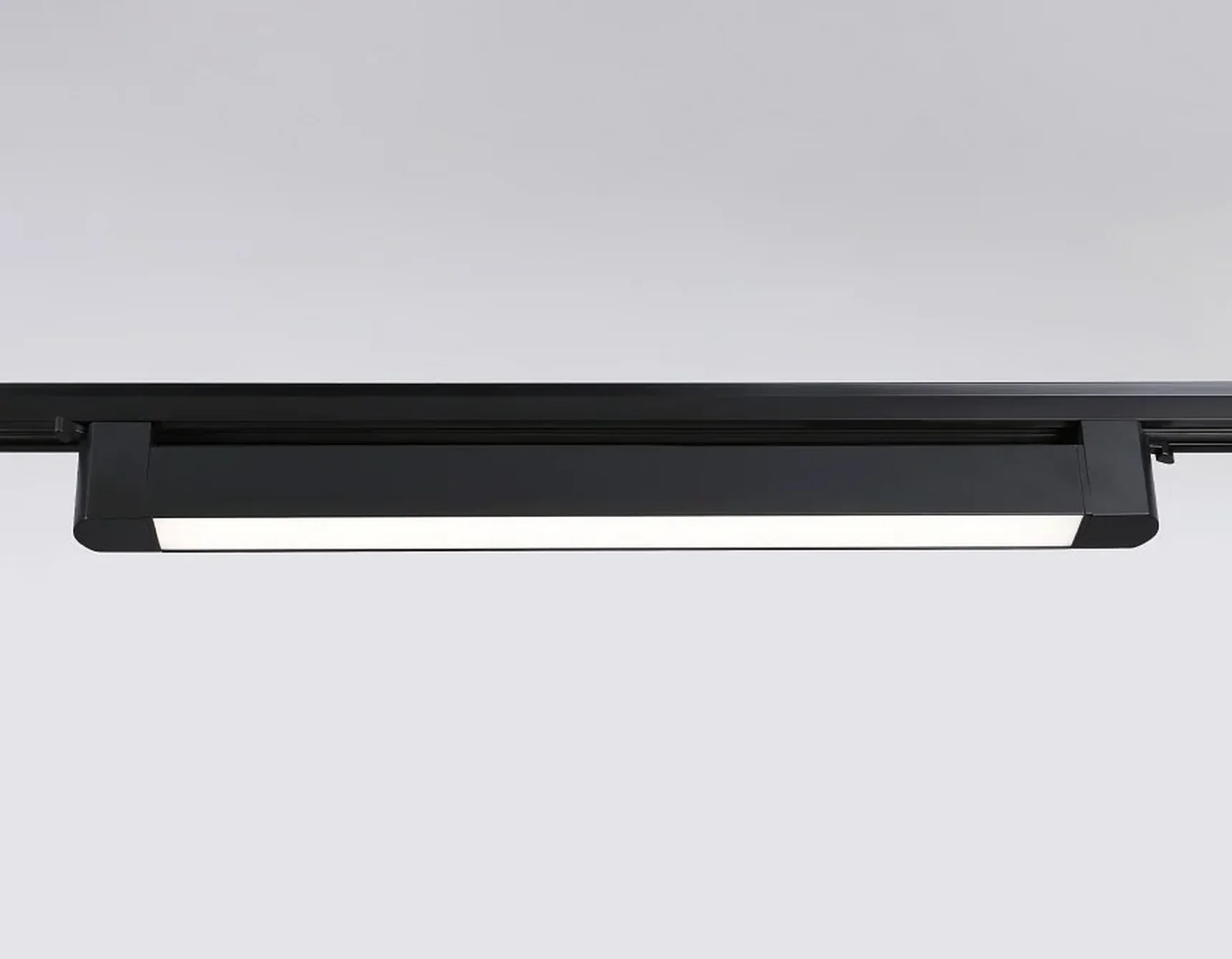 Светильник светодиодный трековый однофазный GL6739 BK черный IP20 30W 4200K 458*35*57
