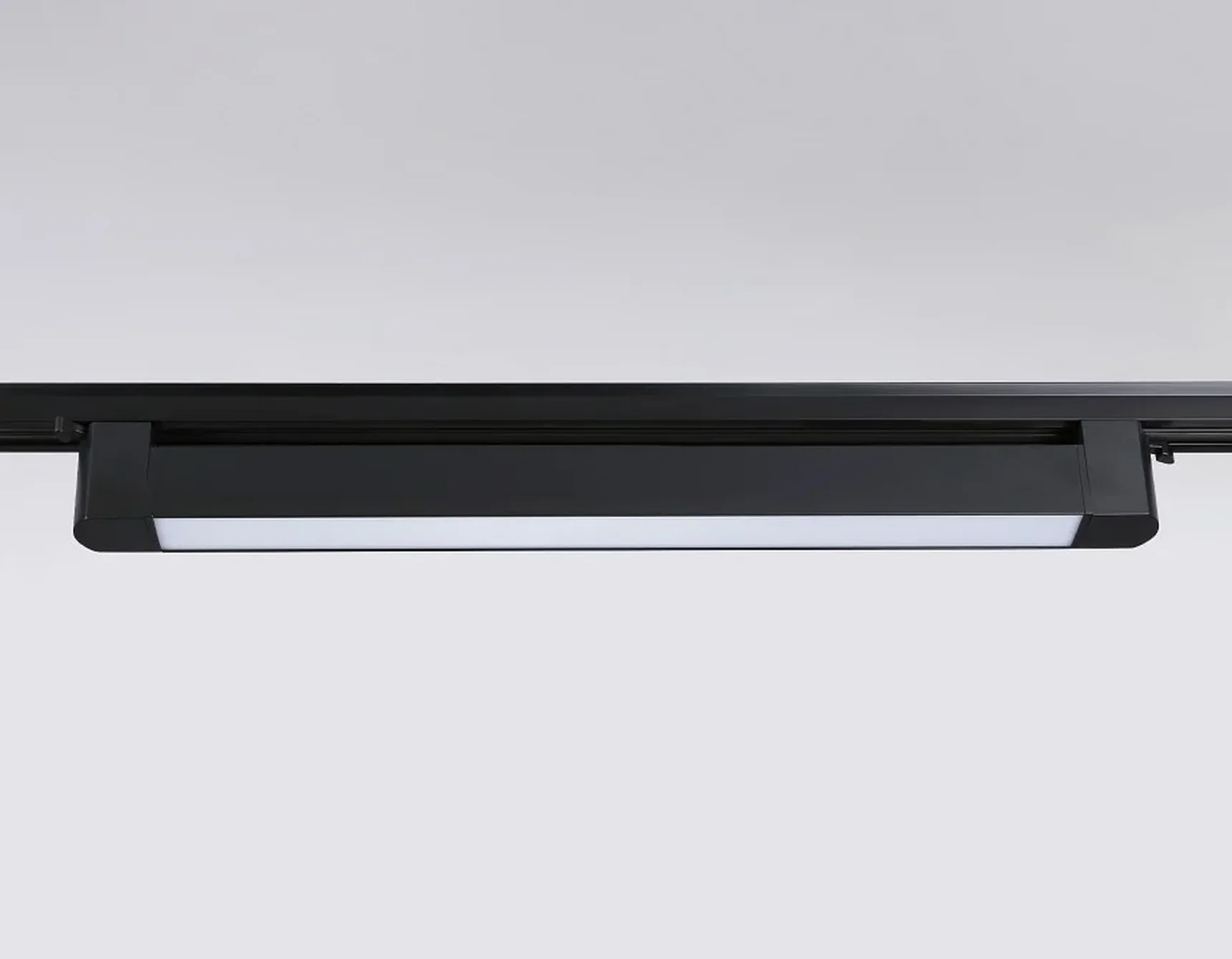 Светильник светодиодный трековый однофазный GL6739 BK черный IP20 30W 4200K 458*35*57