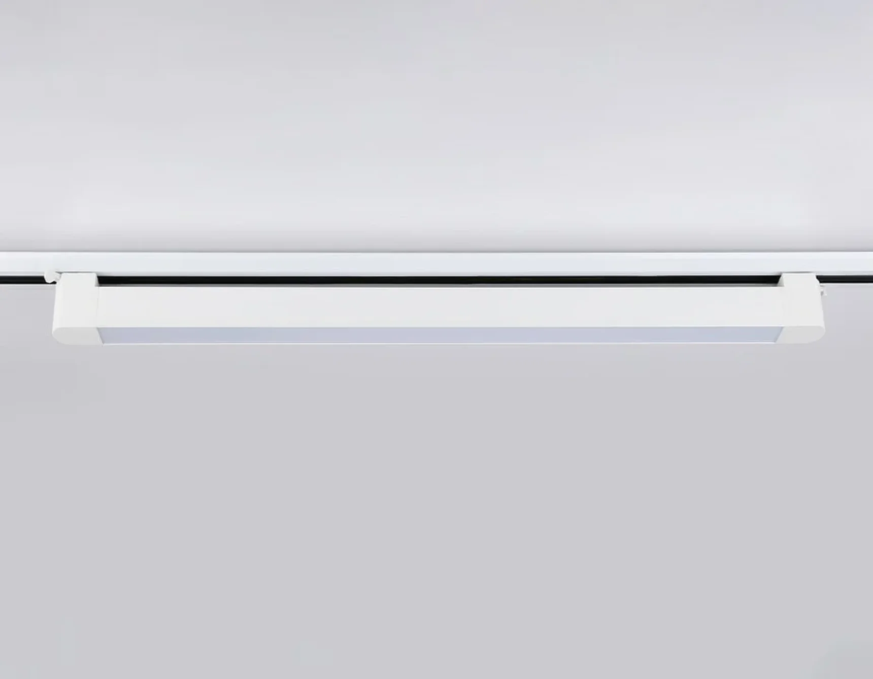 Светильник светодиодный трековый однофазный GL6742 WH белый IP20 40W 4200K 590*35*57