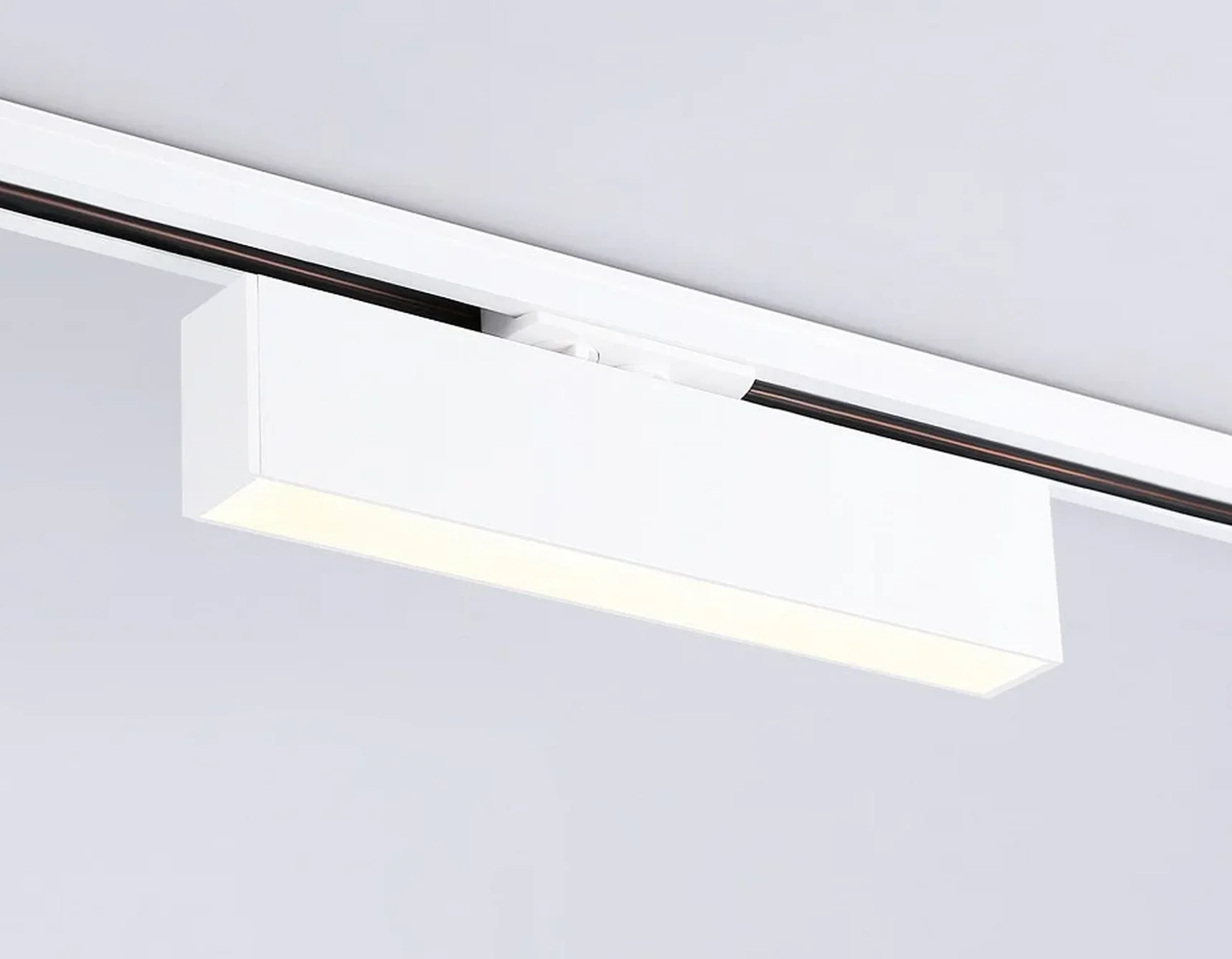 Светильник светодиодный трековый GL6761 WH белый LED 12W 3000K 300*22*48