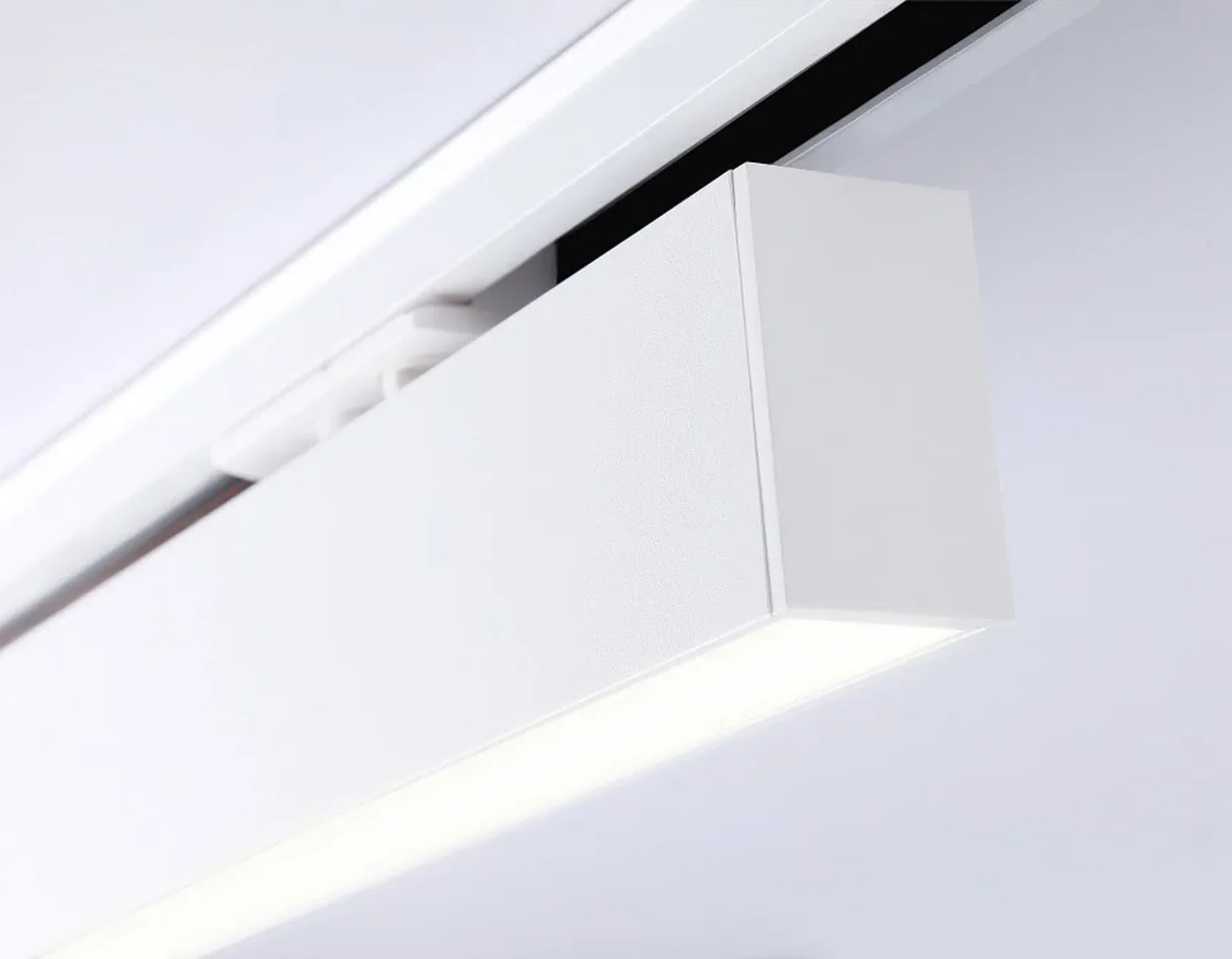 Светильник светодиодный трековый GL6761 WH белый LED 12W 3000K 300*22*48