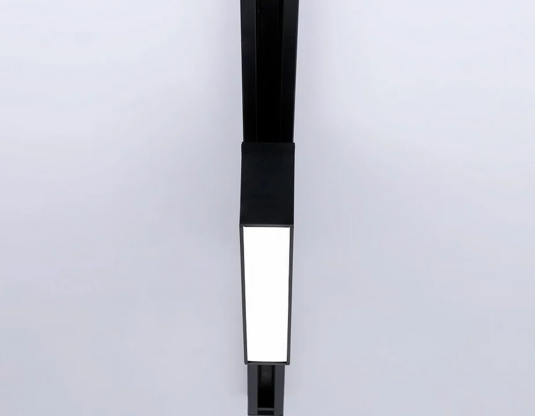 Светильник светодиодный трековый GL6767 BK черный LED 12W 4200K 300*22*48
