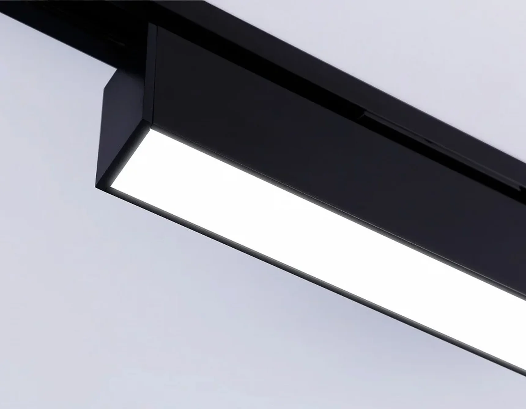 Светильник светодиодный трековый GL6767 BK черный LED 12W 4200K 300*22*48