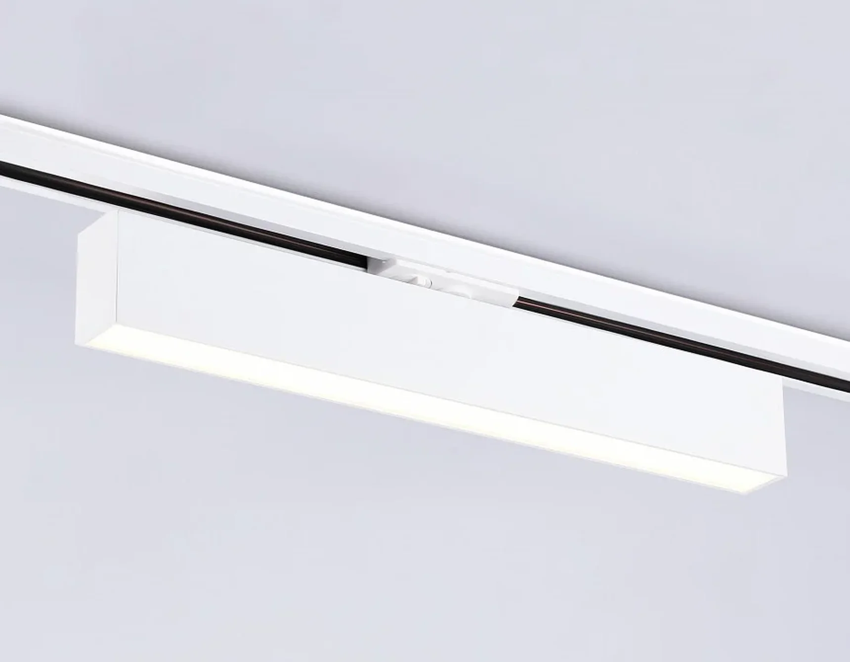 Светильник светодиодный трековый GL6769 WH белый LED 24W 3000K 600*22*48