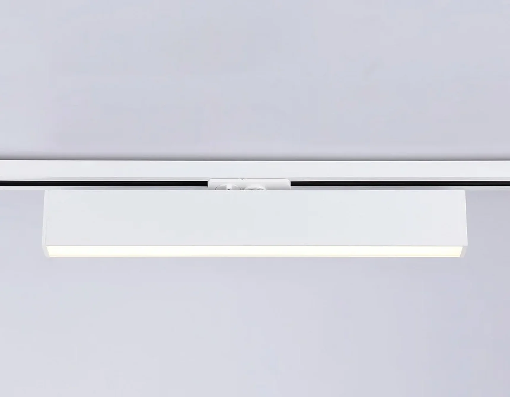 Светильник светодиодный трековый GL6769 WH белый LED 24W 3000K 600*22*48