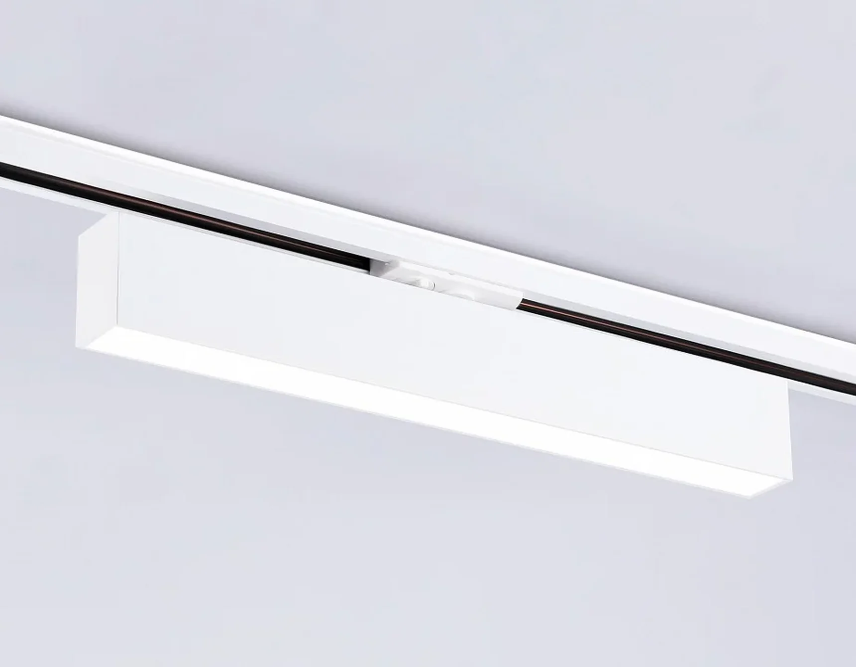 Светильник светодиодный трековый GL6772 WH белый LED 24W 4200K 600*22*48