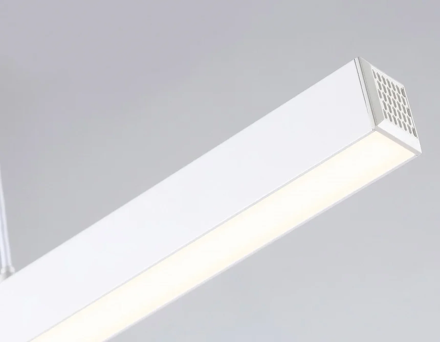 Светильник светодиодный трековый GL6782 WH белый LED 24W 3000K 600*22*1025