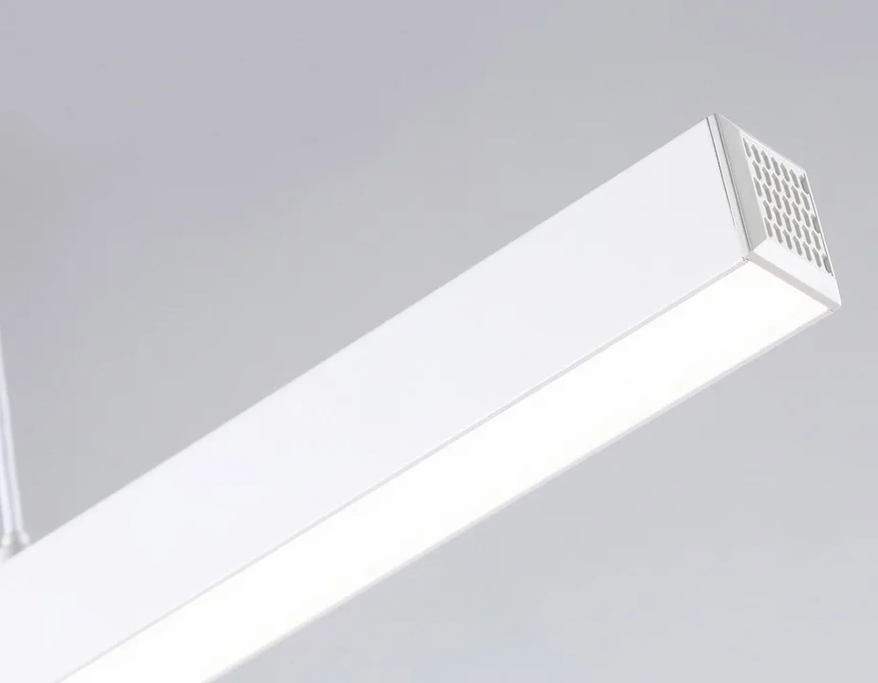 Светильник светодиодный трековый GL6783 WH белый LED 24W 4200K 600*22*1025