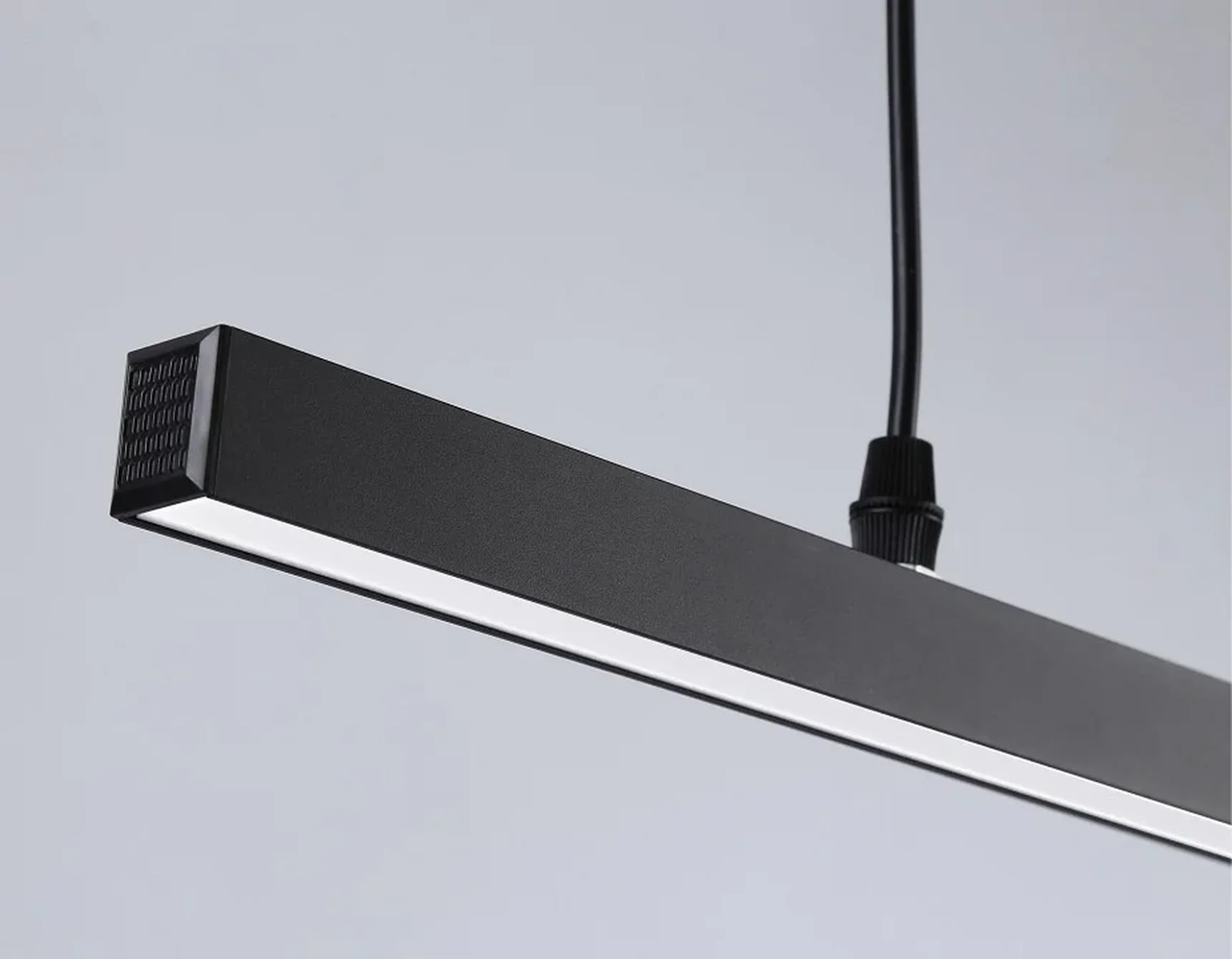 Светильник светодиодный трековый GL6787 BK черный LED 24W 4200K 600*22*1025