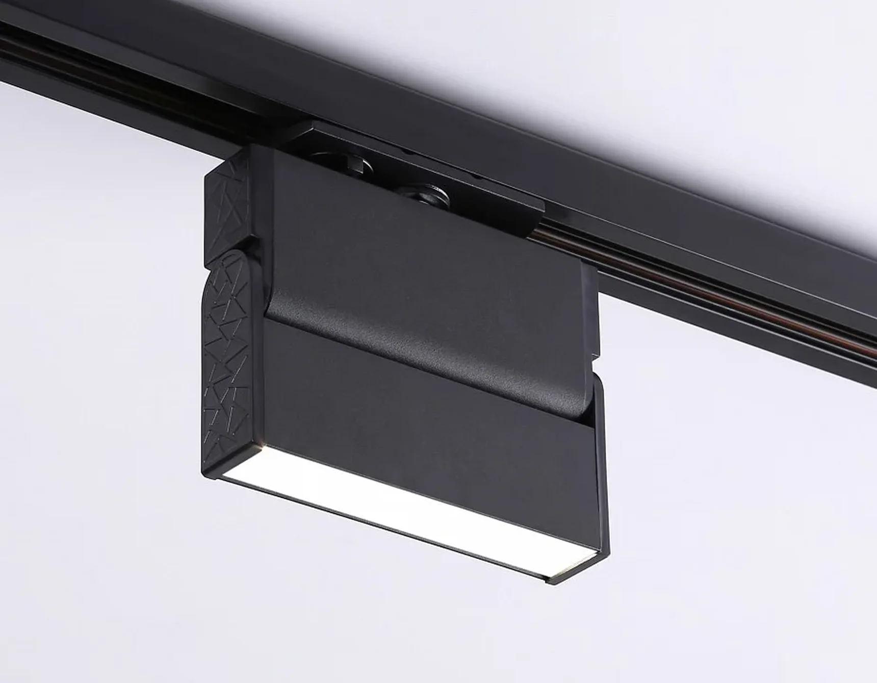 Светильник светодиодный трековый GL6803 BK черный LED 6W 4200K 115*22*87