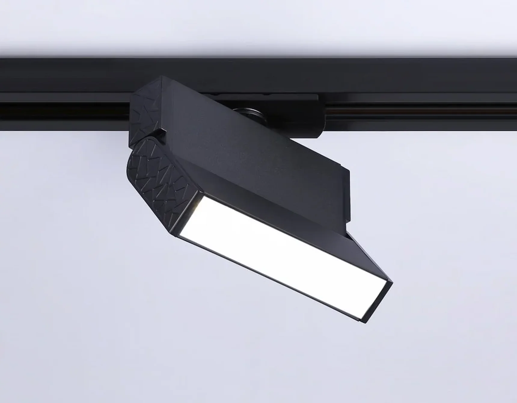 Светильник светодиодный трековый GL6803 BK черный LED 6W 4200K 115*22*87