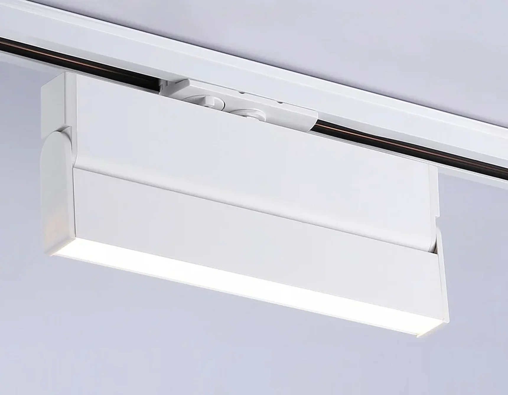 Светильник светодиодный трековый GL6806 WH белый LED 12W 4200K 230*22*87