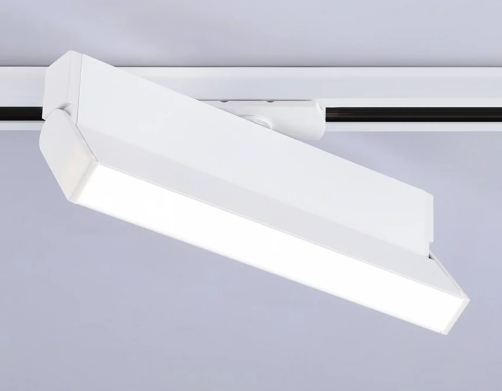 Светильник светодиодный трековый GL6806 WH белый LED 12W 4200K 230*22*87