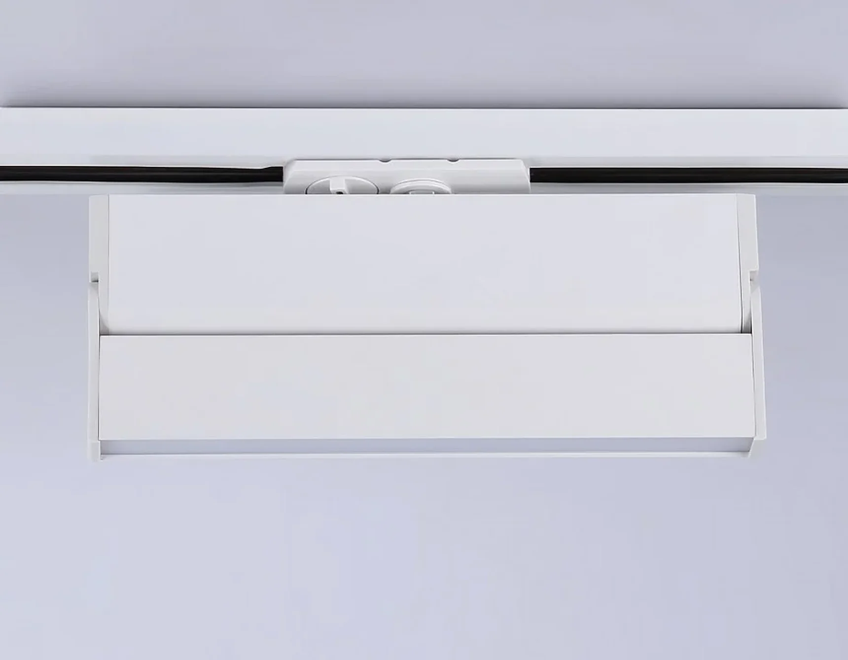 Светильник светодиодный трековый GL6806 WH белый LED 12W 4200K 230*22*87