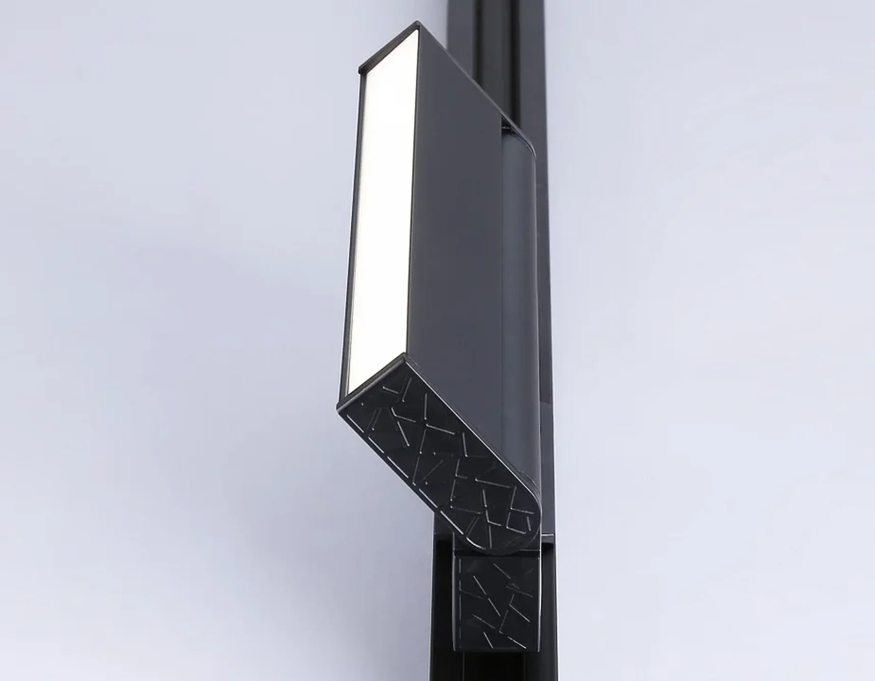 Светильник светодиодный трековый GL6808 BK черный LED 12W 4200K 230*22*87