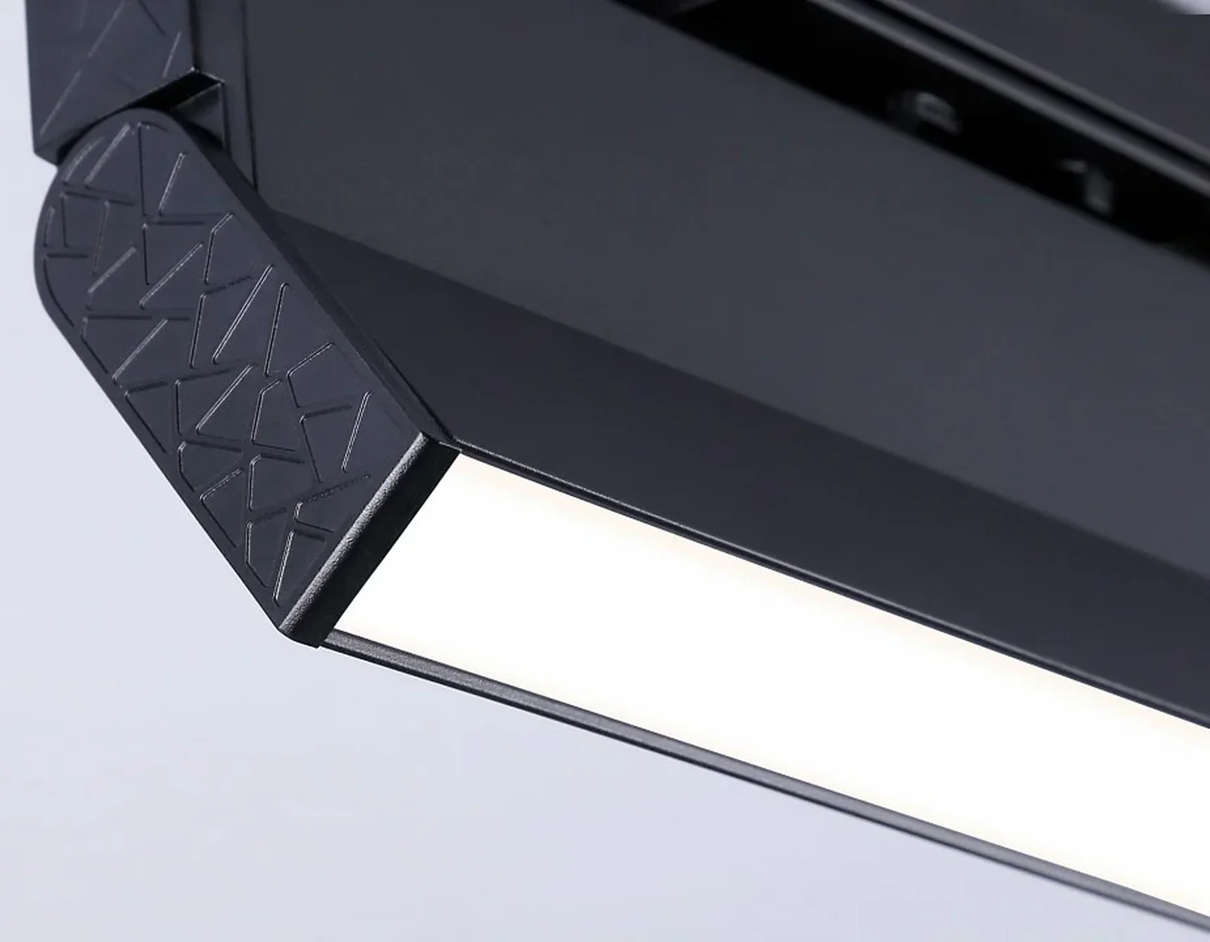 Светильник светодиодный трековый GL6808 BK черный LED 12W 4200K 230*22*87