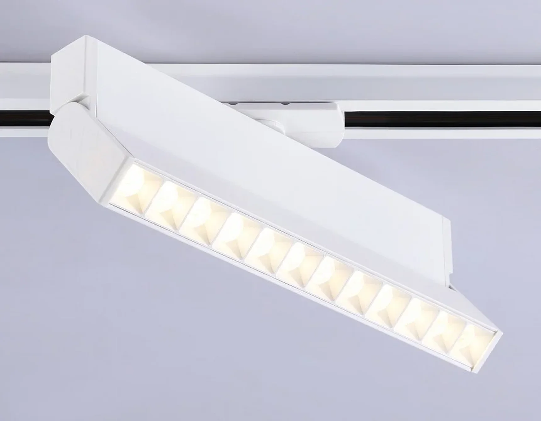 Светильник светодиодный трековый GL6815 WH белый LED 12W 3000K 24° 230*22*87