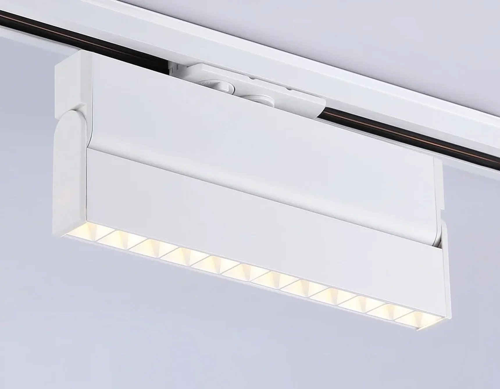 Светильник светодиодный трековый GL6815 WH белый LED 12W 3000K 24° 230*22*87