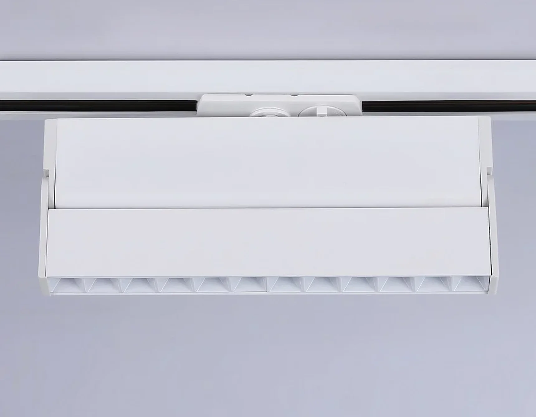 Светильник светодиодный трековый GL6815 WH белый LED 12W 3000K 24° 230*22*87