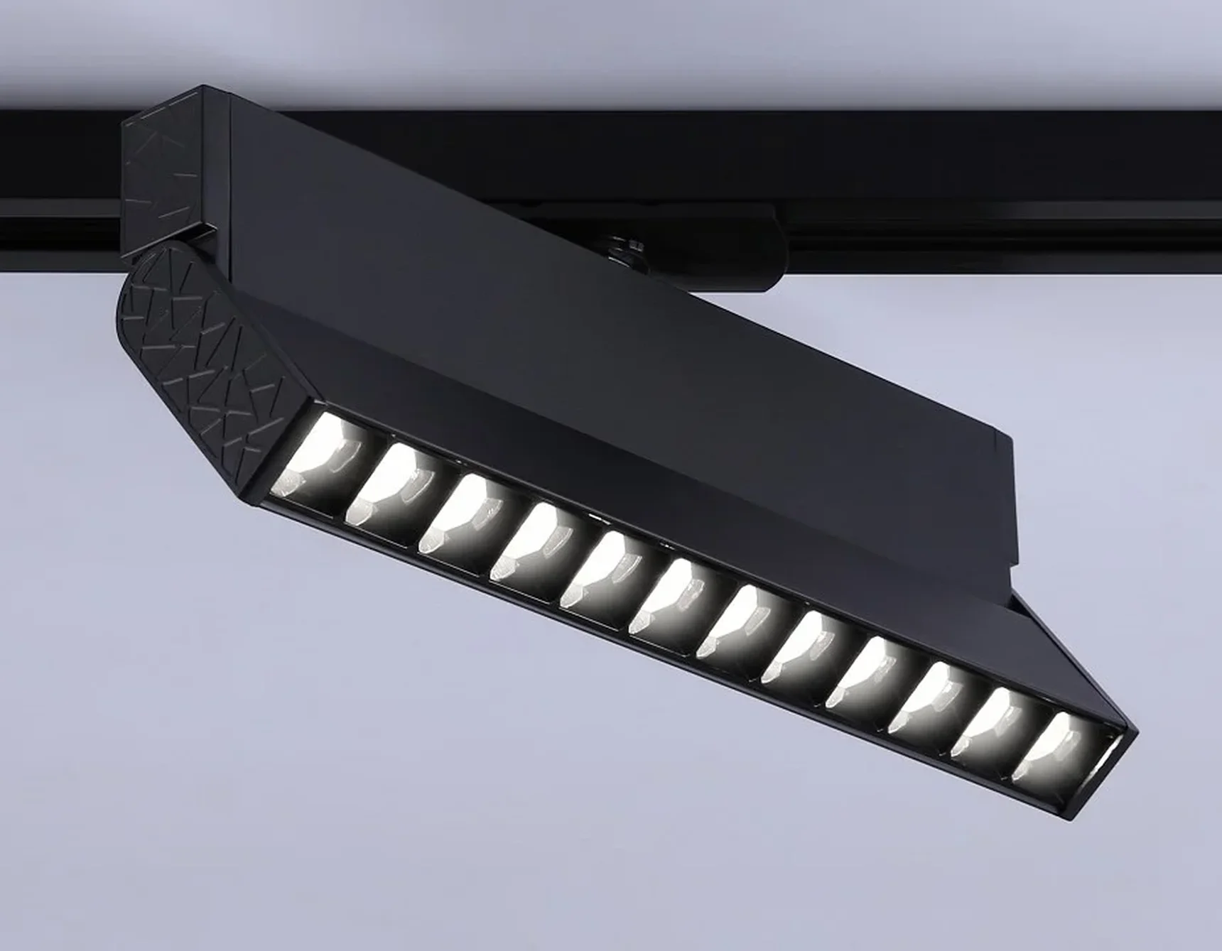 Светильник светодиодный трековый GL6819 BK черный LED 12W 4200K 24° 230*22*87