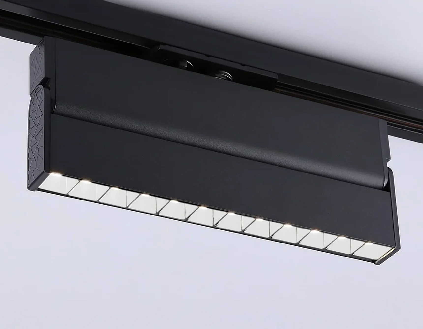 Светильник светодиодный трековый GL6819 BK черный LED 12W 4200K 24° 230*22*87
