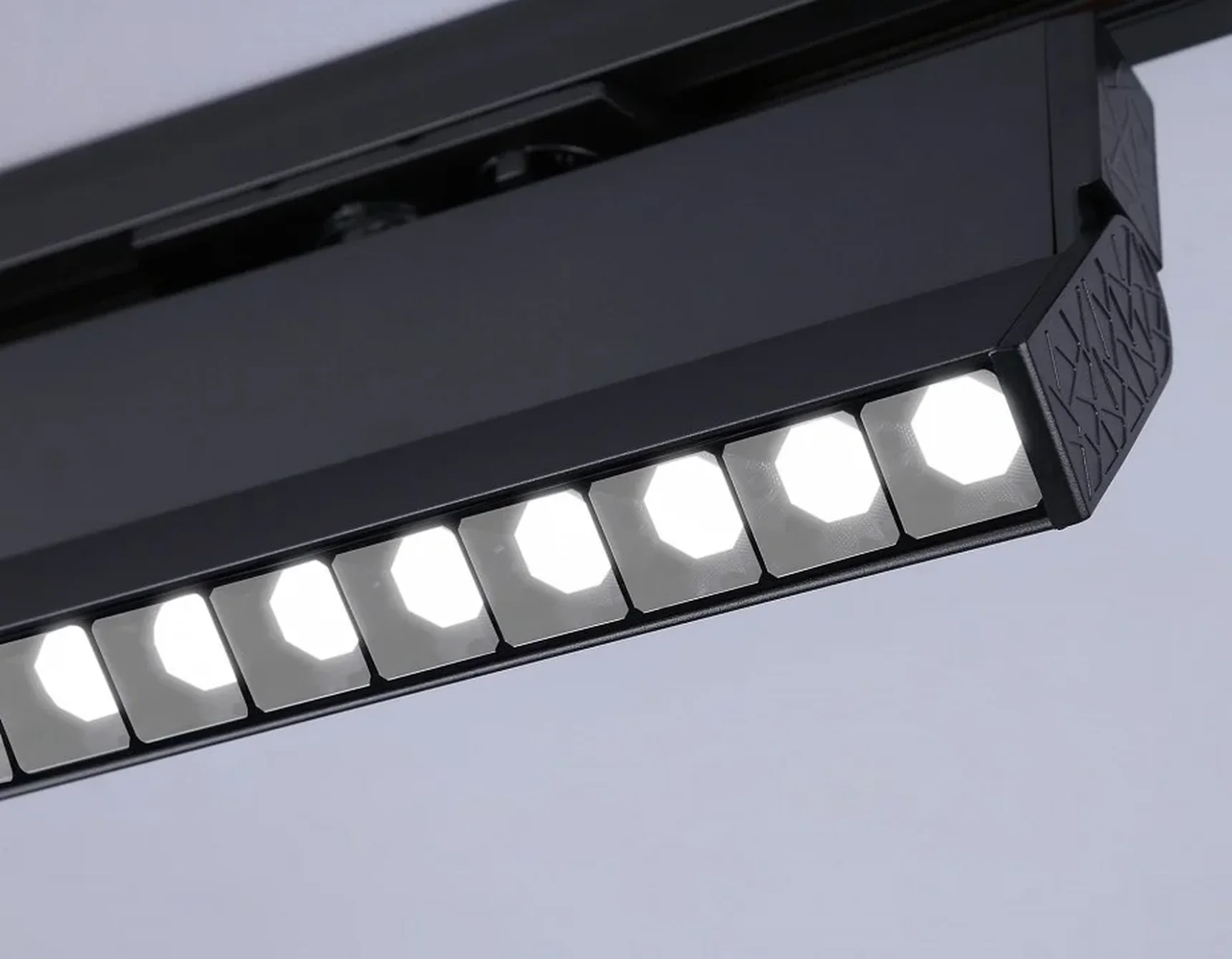 Светильник светодиодный трековый GL6819 BK черный LED 12W 4200K 24° 230*22*87