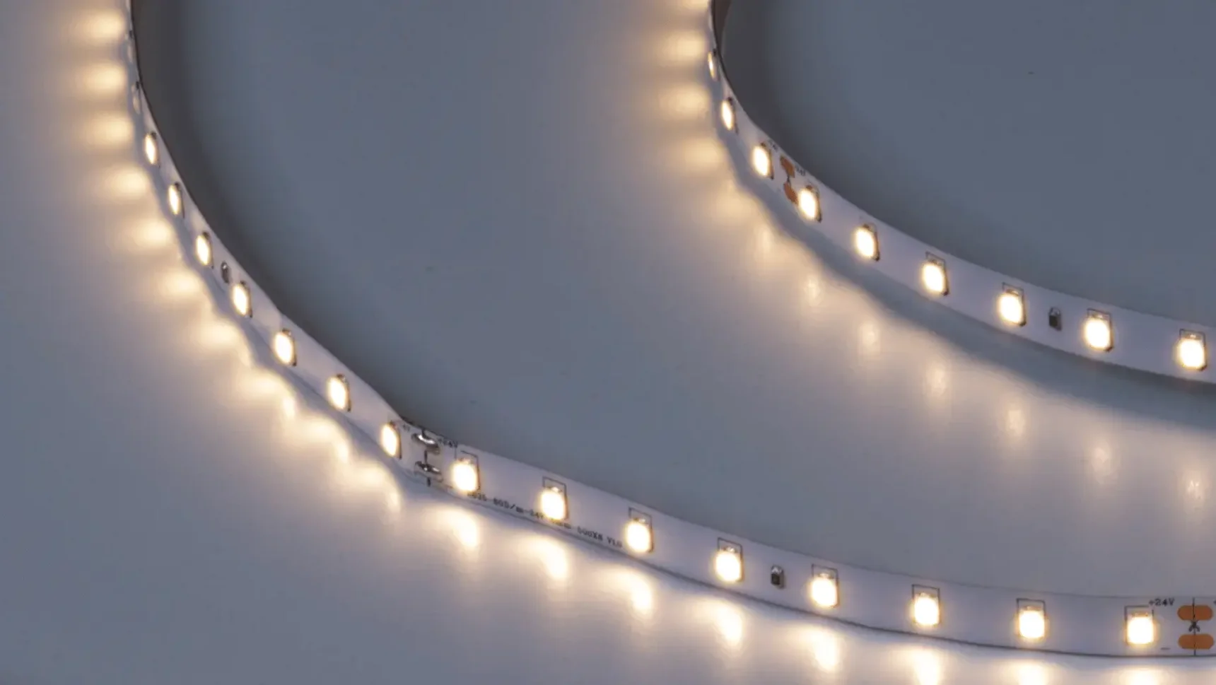 Светодиодная лента SWG PRO 2835, 80 LED/м, 7,2 Вт/м, 24В , IP20, Цвет: Теплый белый, SWG2P80-24-7.2-WW