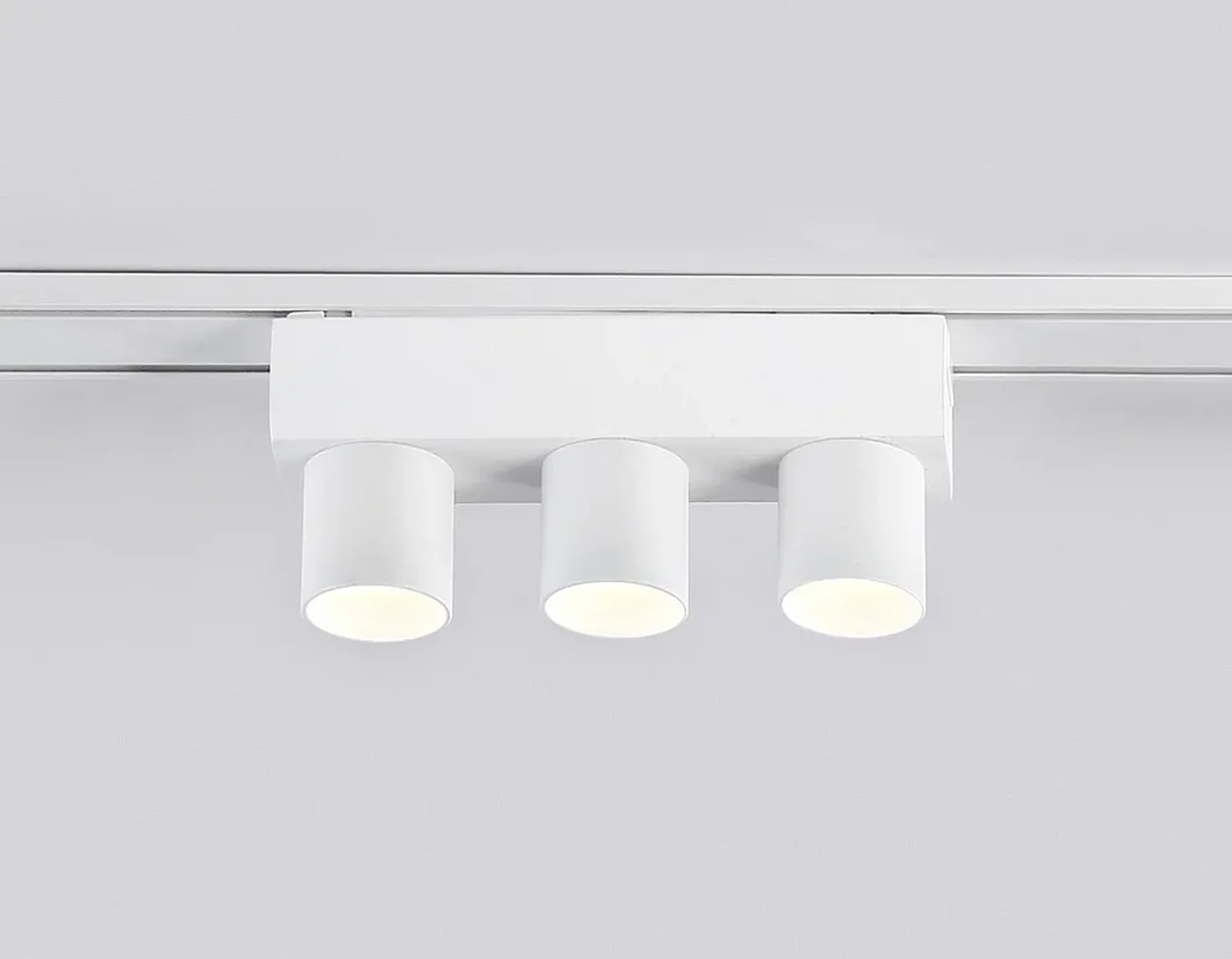 Светильник светодиодный трековый для шинопровода Magnetic Ultra Slim GV1503/3 WH белый IP20 6W 4200K 48V 24° 122*26*55