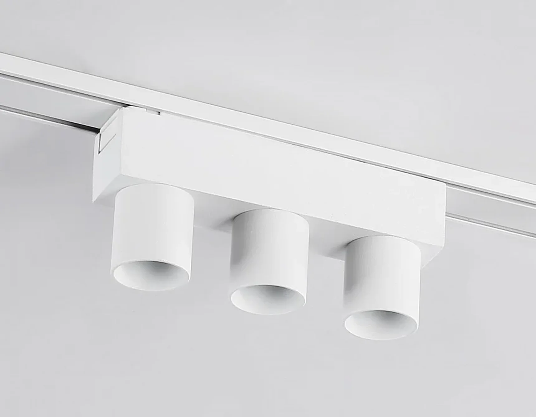 Светильник светодиодный трековый для шинопровода Magnetic Ultra Slim GV1503/3 WH белый IP20 6W 4200K 48V 24° 122*26*55