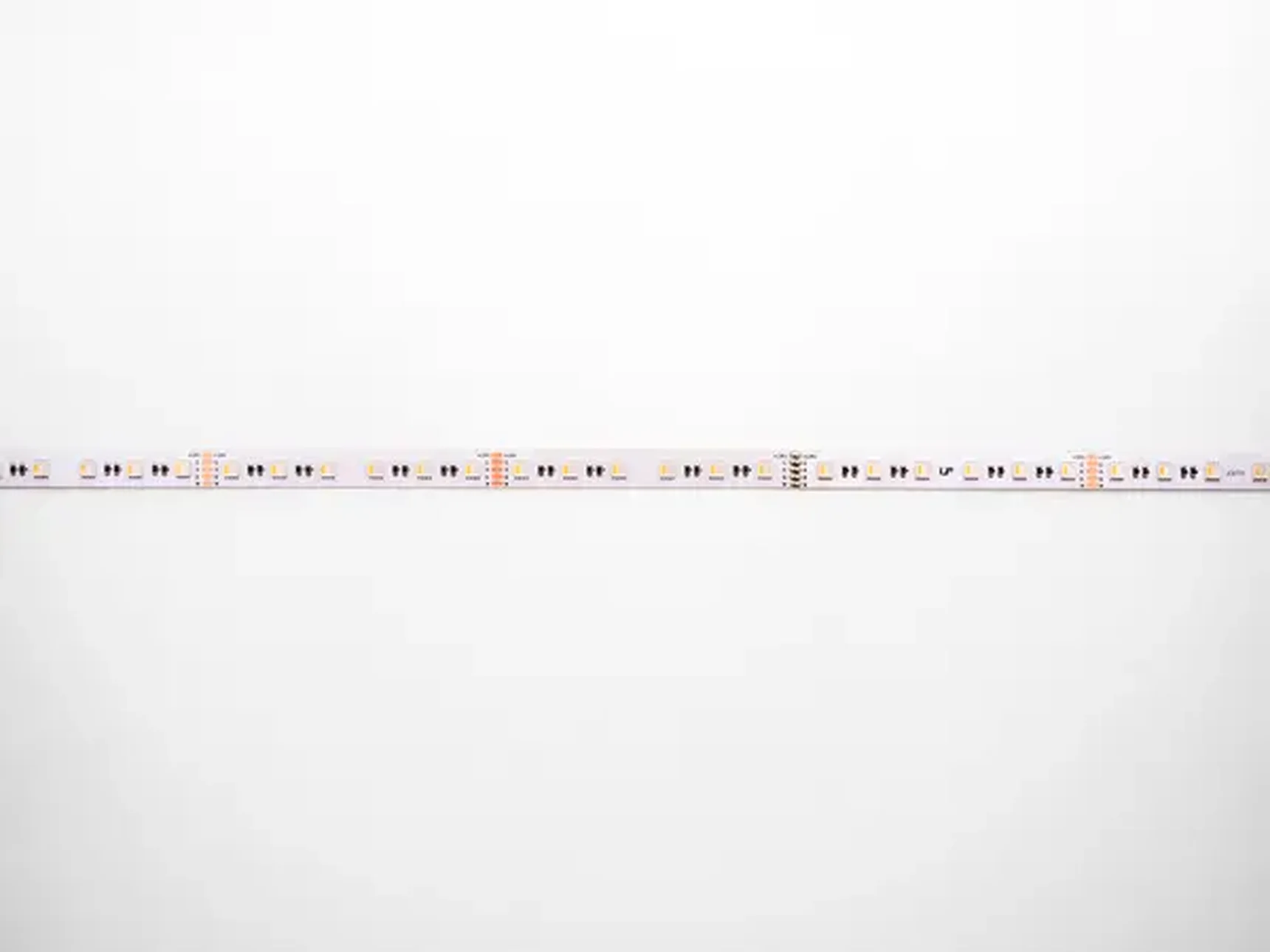 Светодиодная лента 5050 60/м (19,2Вт/м) 24В RGBNW 004068