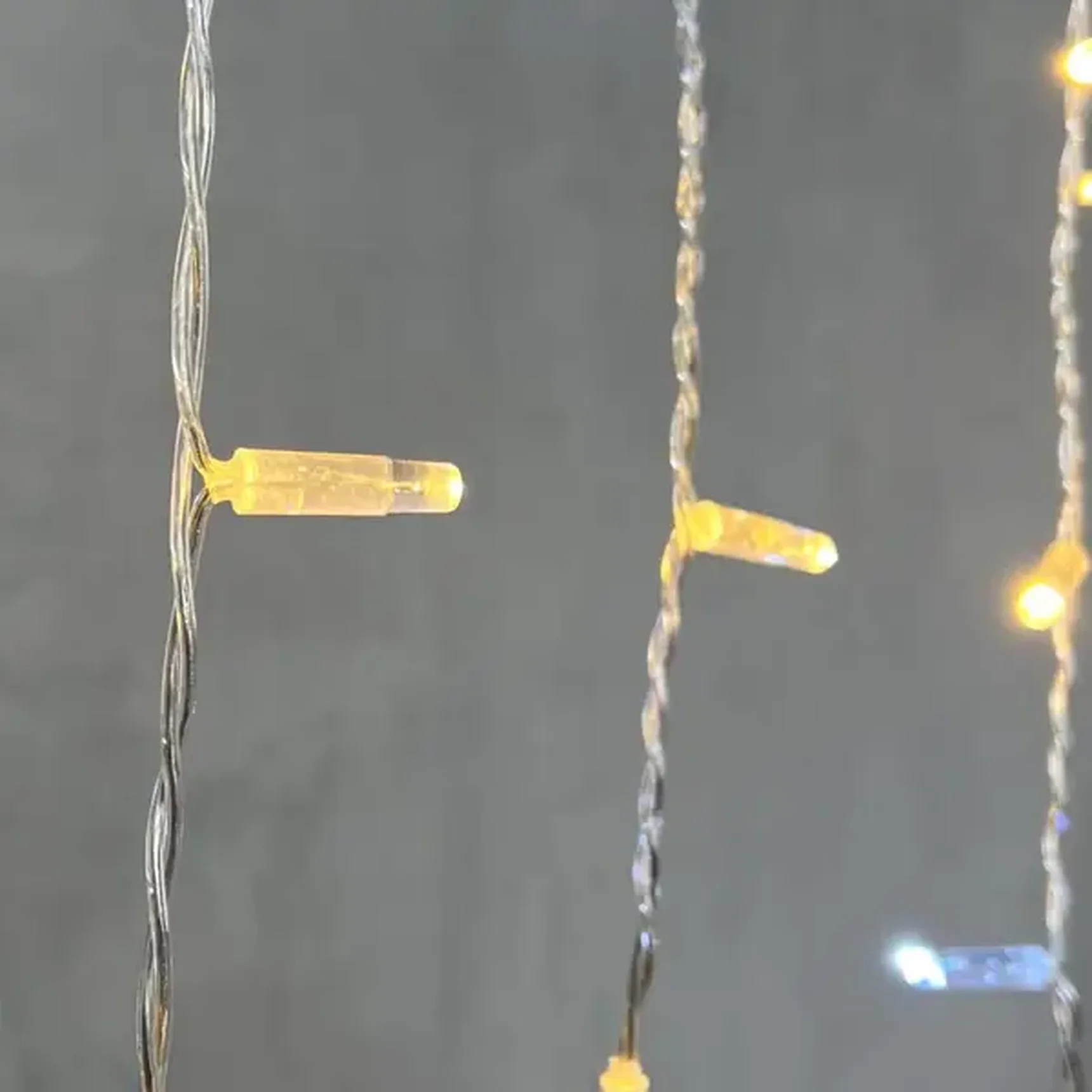 Гирлянда Бахрома с Колпачком 4,9 x 0,9 м Тепло-Белая с Мерцанием Белого Диода 220В, 273 LED, Провод Прозрачный ПВХ, IP65